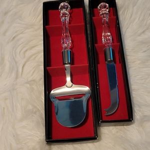 Acrylic cheese slicer server